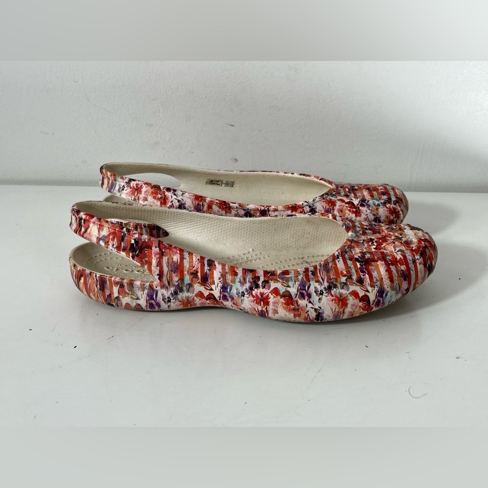 CROCS Women's Olivia Flat Size 8 Floral Rubber Slingback Shoe Beach Pool Comfy